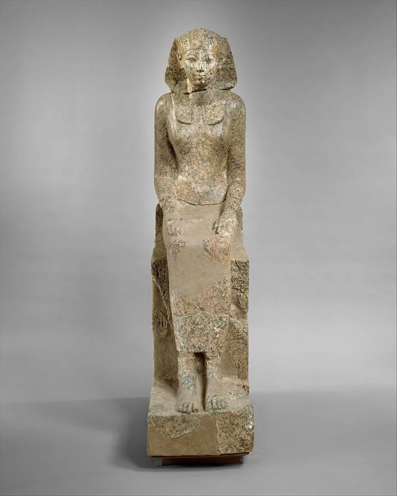 Fragmentos de una estatua de Hatshepsut recuperados durante las excavaciones del Metropolitan Museum en Deir el-Bahri en 1929.